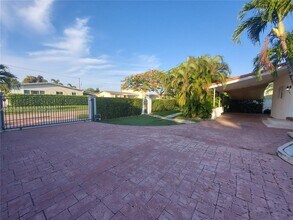 8105 SW 17th Terrace in Miami, FL - Building Photo - Building Photo