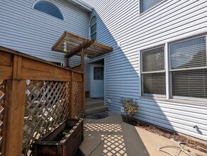 219 Wethington Dr in Wauconda, IL - Building Photo - Building Photo
