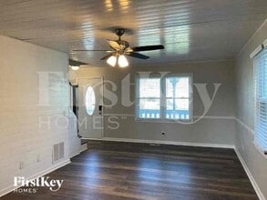 5612 Pinewood Dr in Flowery Branch, GA - Building Photo - Building Photo