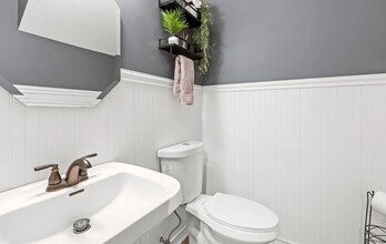 15787 Upper Fjord Way in Apple Valley, MN - Building Photo - Building Photo