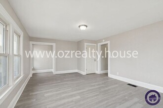 3241 Cherry St in Toledo, OH - Building Photo - Building Photo