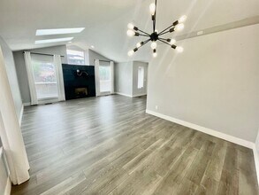 1353 SE 71st Ct in Hillsboro, OR - Building Photo - Building Photo