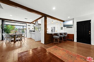 2464 Lyric Ave in Los Angeles, CA - Building Photo - Building Photo