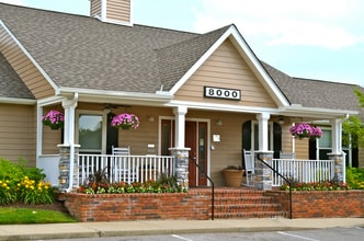 Paddock Club in Florence, KY - Foto de edificio - Building Photo