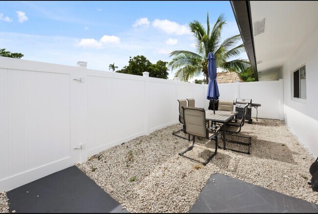 1708 SW 20th St in Fort Lauderdale, FL - Building Photo - Building Photo
