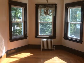 8 Auburn Ave, Unit 10 Auburn Ave in Johnston, RI - Foto de edificio - Building Photo