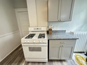 593 Heath St, Unit 1 in Chestnut Hill, MA - Foto de edificio - Building Photo