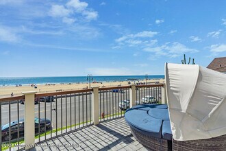 1302 Ocean Ave N in Belmar, NJ - Foto de edificio - Building Photo