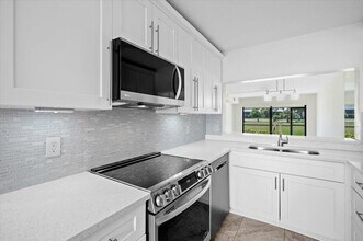 101 Pinecrest Cir, Unit A in Jupiter, FL - Building Photo - Building Photo