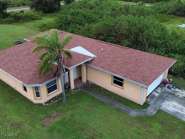 428 Chamonix Ave S in Lehigh Acres, FL - Building Photo - Building Photo