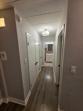 2025 W Granville Ave, Unit 104 in Chicago, IL - Building Photo - Building Photo