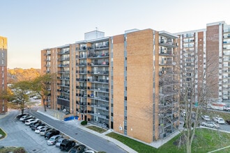 Riverside Tower in Windsor, ON - Building Photo - Building Photo