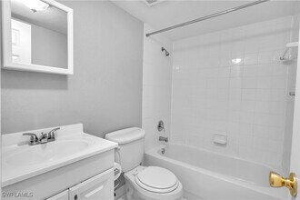 4617 Bayshore Dr in Naples, FL - Building Photo - Building Photo