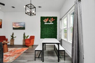 4909 Higgins St in Houston, TX - Building Photo - Building Photo