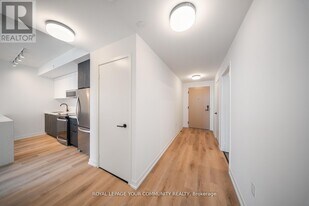 5 York Garden Wy in Toronto, ON - Building Photo