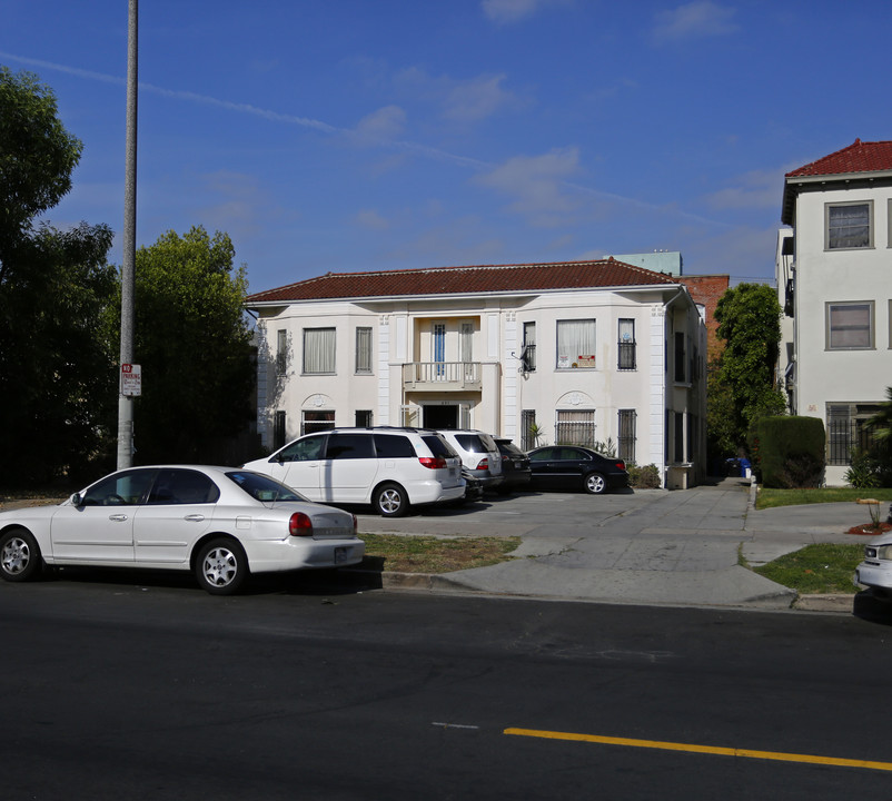 251 S New Hampshire Ave in Los Angeles, CA - Building Photo