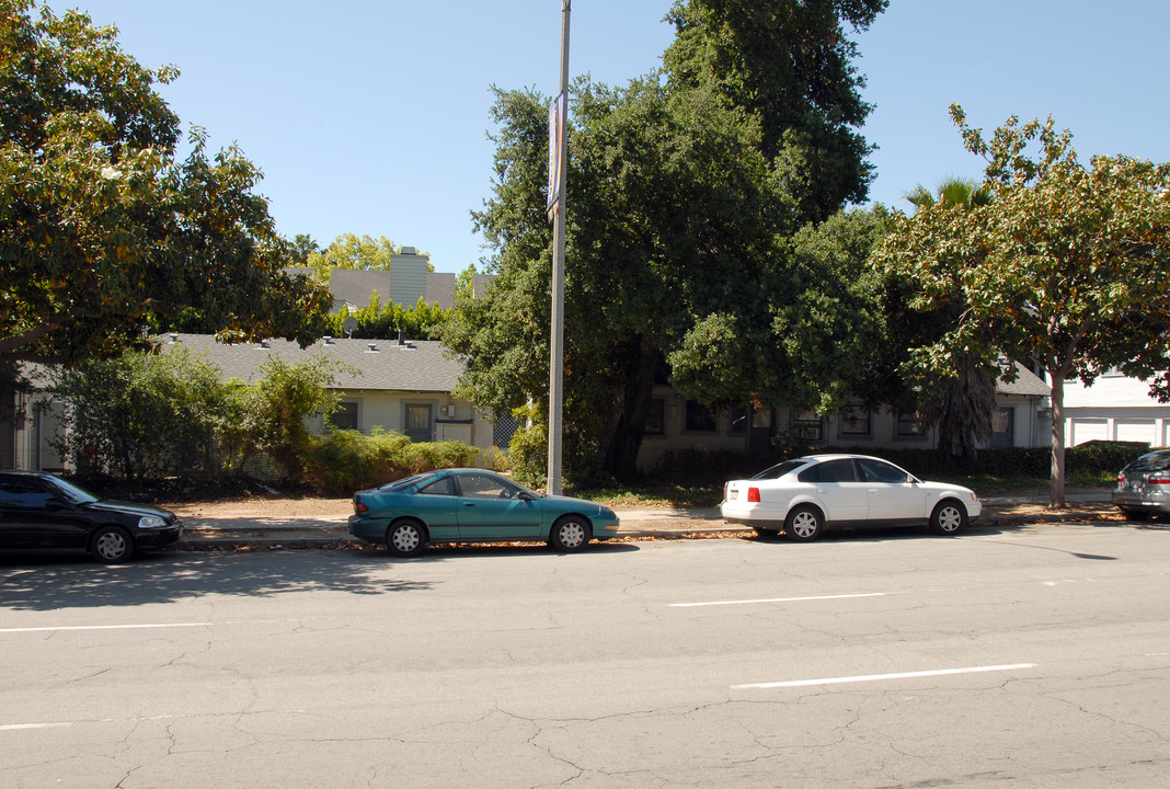 Catalina Cottages in Pasadena, CA - Building Photo