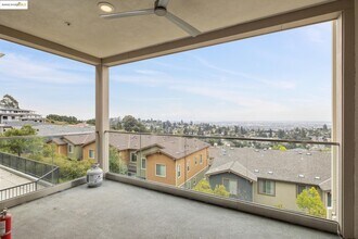 6733 Skyview Dr in Oakland, CA - Foto de edificio - Building Photo