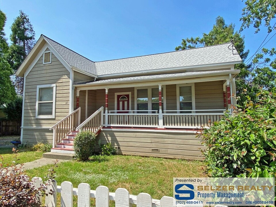 122 Clara Ave in Ukiah, CA - Building Photo