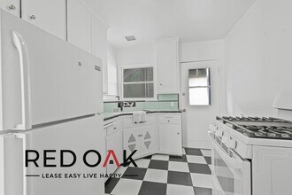 1115 N Doheny Dr, Unit B in Los Angeles, CA - Building Photo - Building Photo