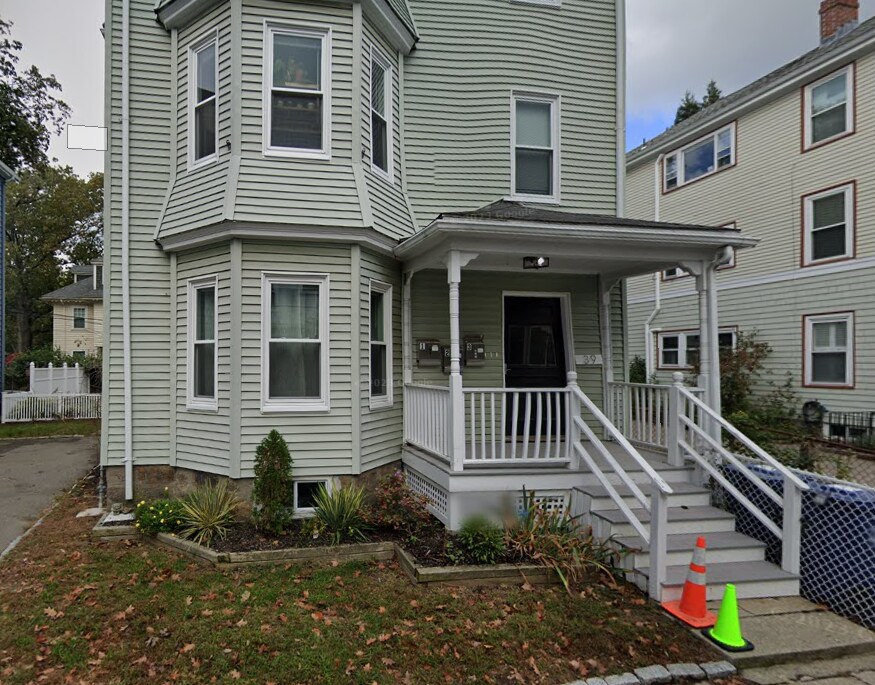 39 Goldsmith St, Unit 2 in Boston, MA - Foto de edificio