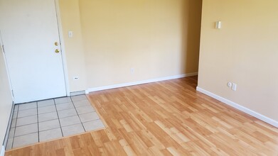 918 S Logan St, Unit 301 in Denver, CO - Building Photo - Building Photo
