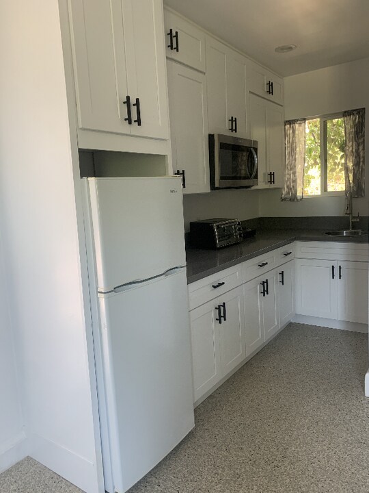 7916 Sedan Ave in Los Angeles, CA - Building Photo