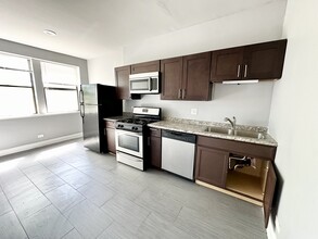 1665 E 79th St in Chicago, IL - Building Photo - Interior Photo