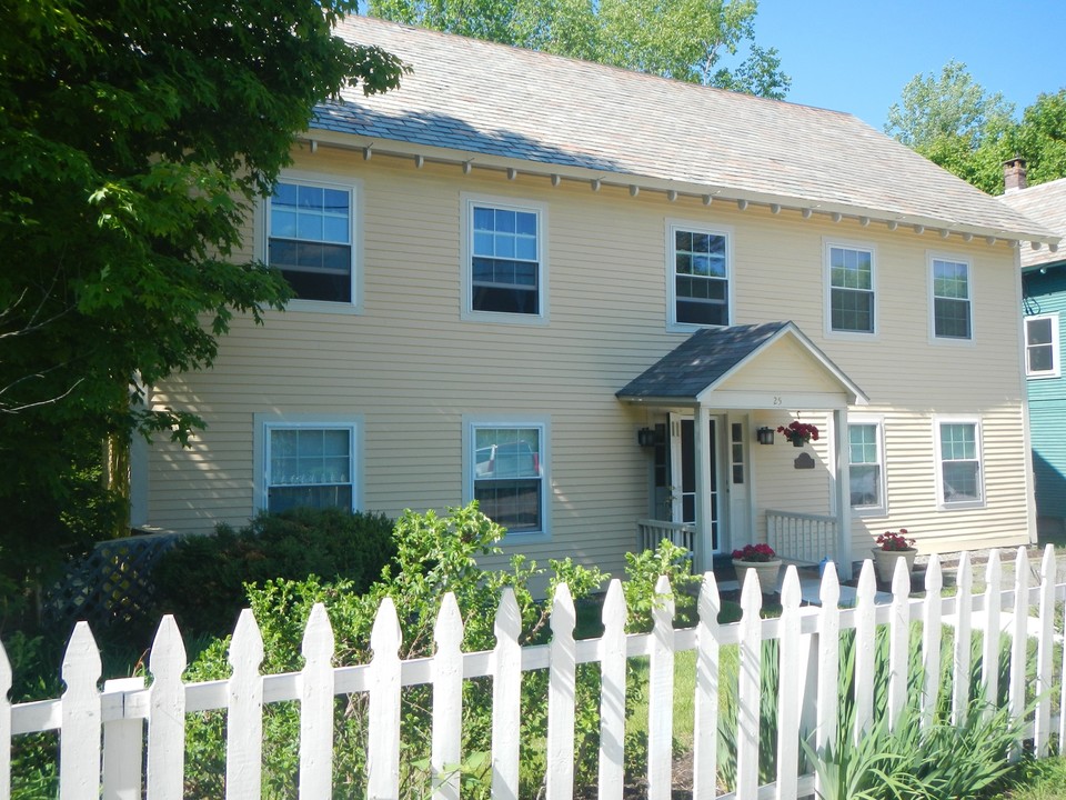 Old Grange Hall in Wilmington, VT - Foto de edificio