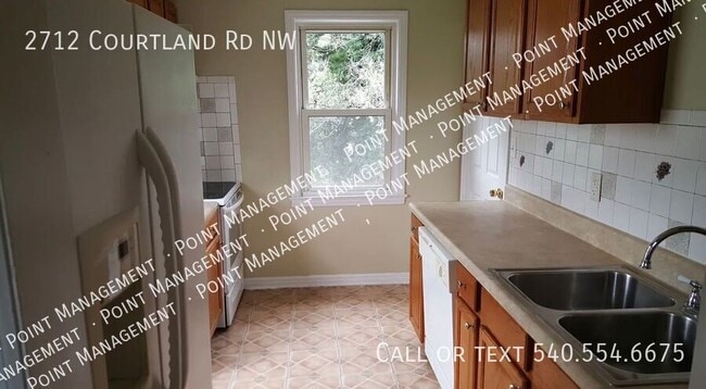 2712 Courtland Rd NW in Roanoke, VA - Building Photo - Building Photo