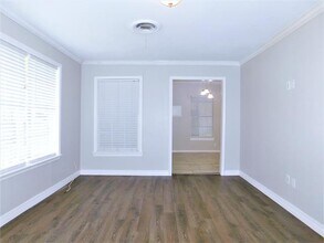 2412 N Carroll Blvd in Denton, TX - Building Photo - Building Photo