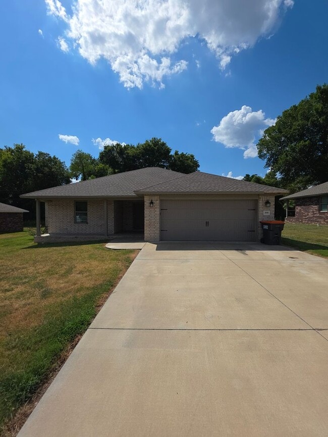 property at 2010 S Frankfort Ave
