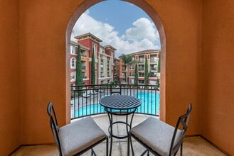 Renaissance at Uptown Orange in Orange, CA - Foto de edificio - Building Photo