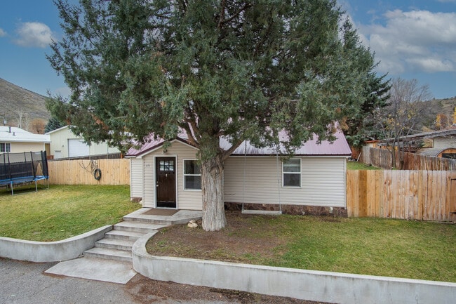 471 W Elm St in Lava Hot Springs, ID - Building Photo - Building Photo