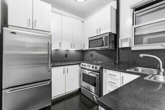 234 W 16th St in New York, NY - Building Photo - Building Photo