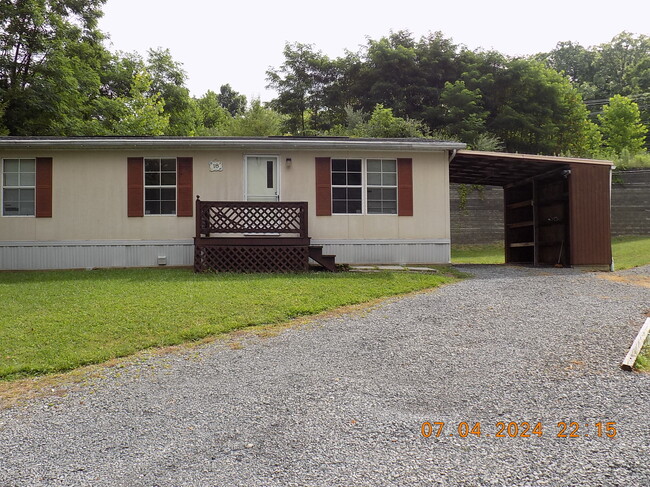 18 Ackerman Rd in Morgantown, WV - Foto de edificio - Building Photo