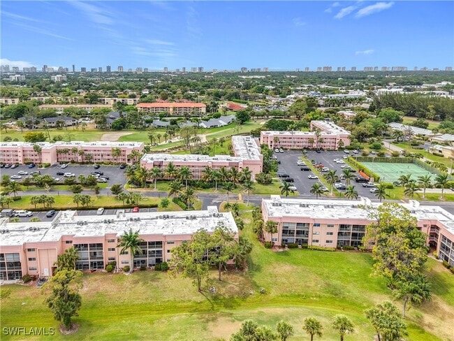 150 Turtle Lake Ct in Naples, FL - Building Photo - Building Photo