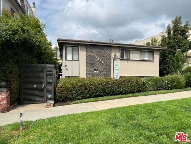 11725 Darlington Ave in Los Angeles, CA - Building Photo - Building Photo