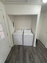 1206 Ashwood Rd in Charleston, WV - Building Photo - Building Photo