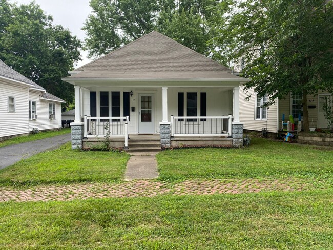 property at 115 W Kansas St
