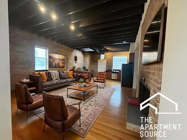 907 W Belmont Ave, Unit 2S in Chicago, IL - Foto de edificio - Building Photo