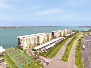 200 S Sykes Creek Pkwy in Merritt Island, FL - Building Photo - Building Photo