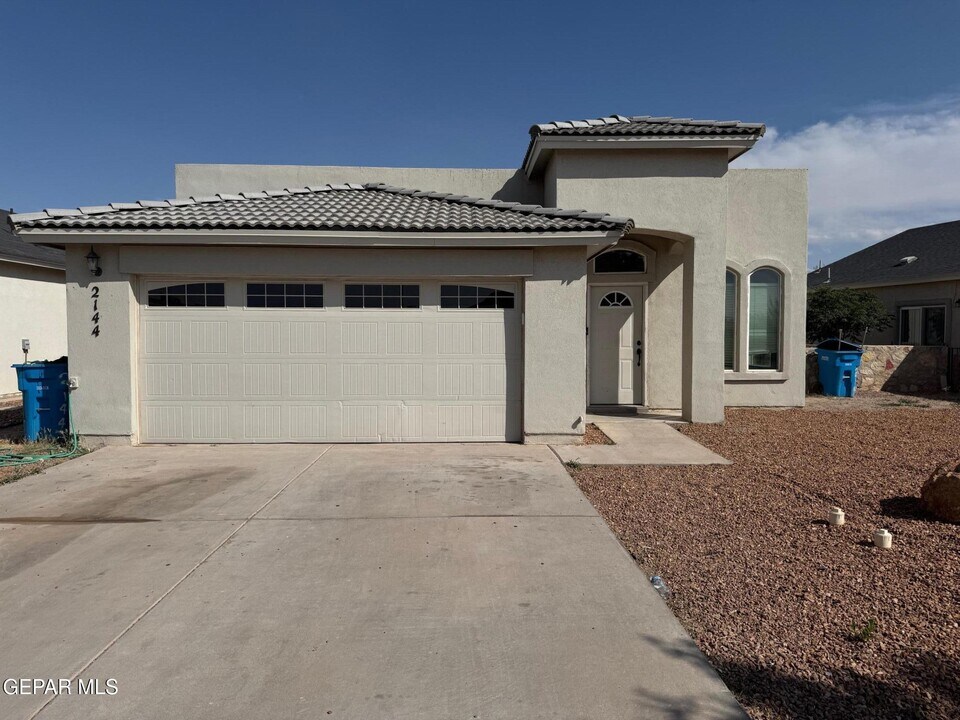2144 Purple Valley Rd in Socorro, TX - Building Photo