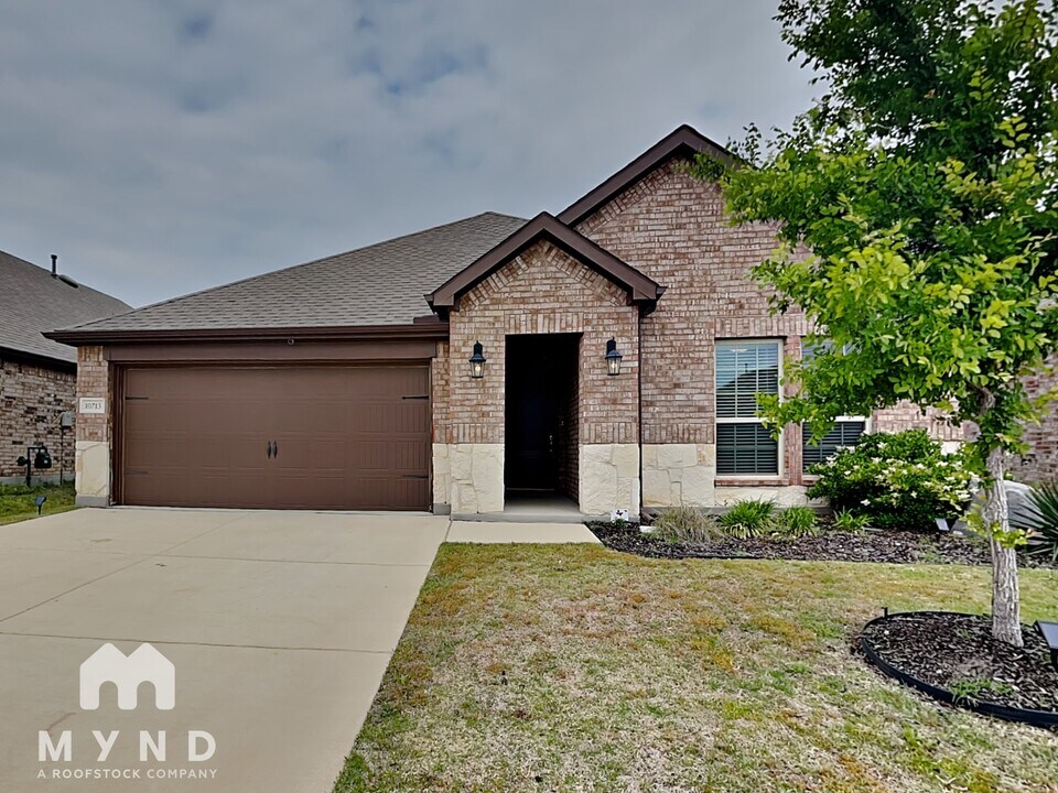 10713 Strike St in Aubrey, TX - Building Photo