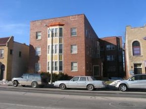 5120 W Center St in Milwaukee, WI - Building Photo - Building Photo