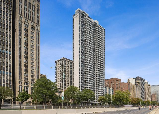 1300 N Lake Shore Dr, Unit 27C in Chicago, IL - Foto de edificio