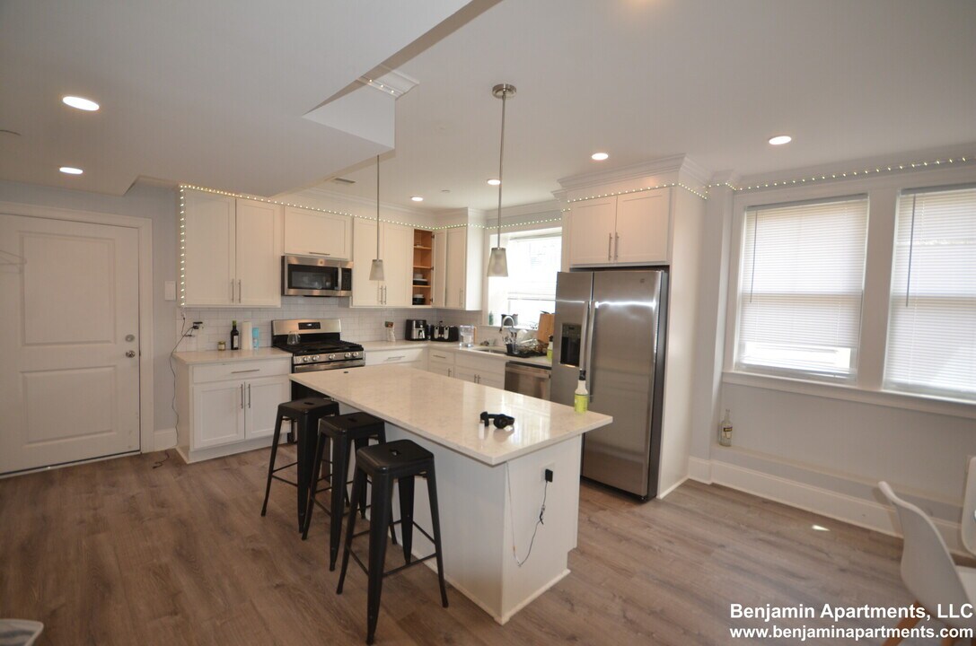 120 Kenrick St, Unit 1 in Boston, MA - Building Photo