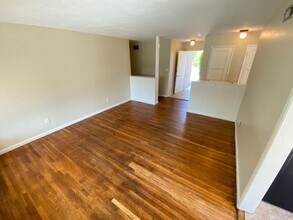 5621 Mary Ln Dr in San Diego, CA - Building Photo - Building Photo