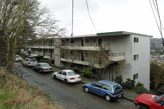 Golf Crest Apartments in Seattle, WA - Building Photo - Building Photo