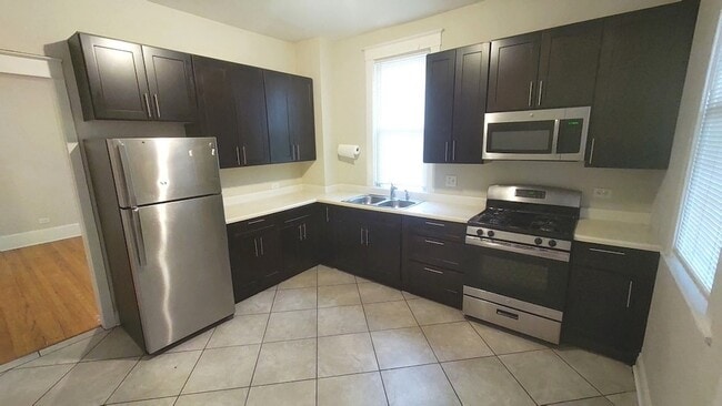 111 N Center St, Unit 2R in Joliet, IL - Building Photo - Building Photo